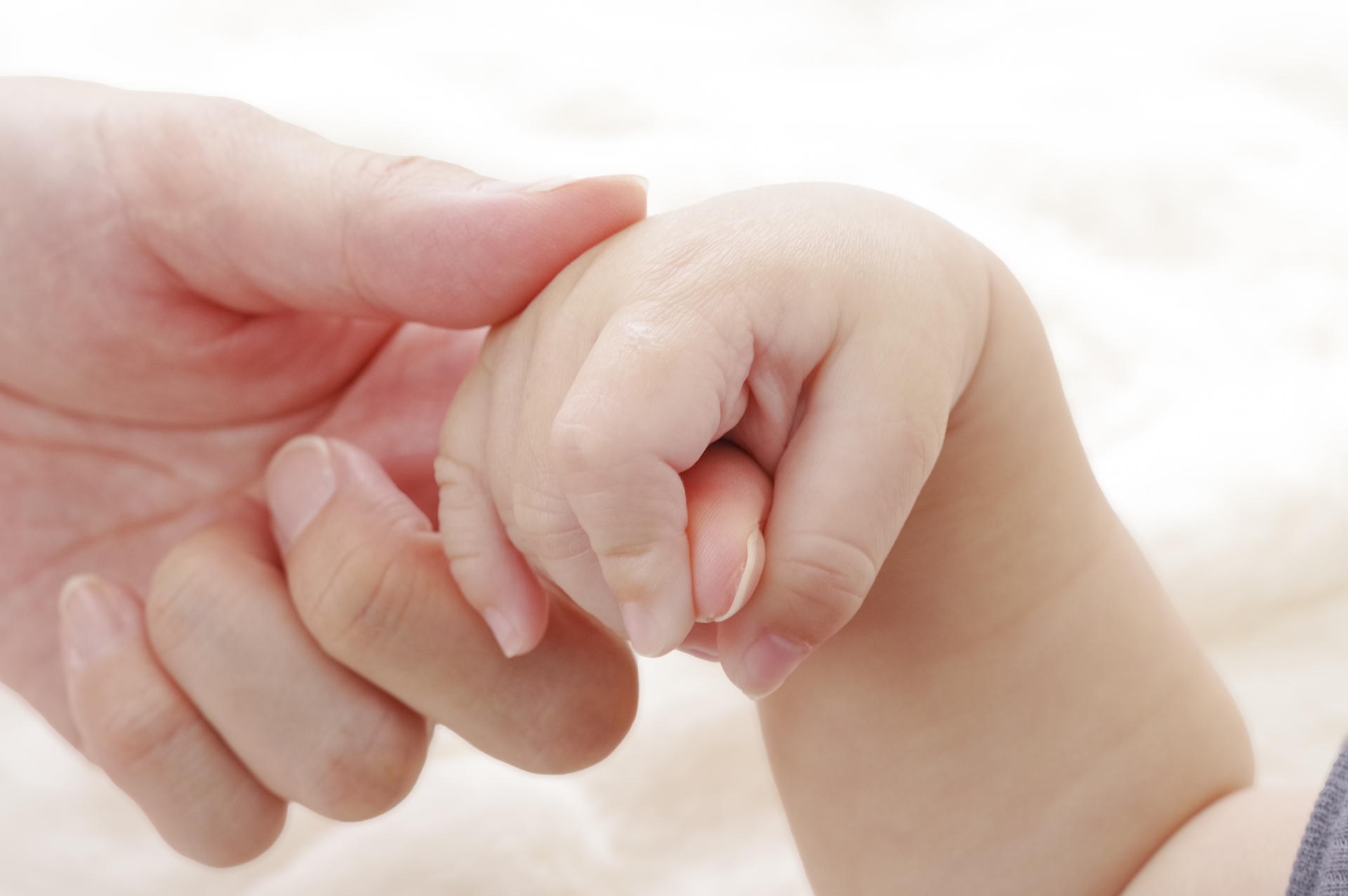 収入が少なくても結婚し、子供を持つことは可能なのか？